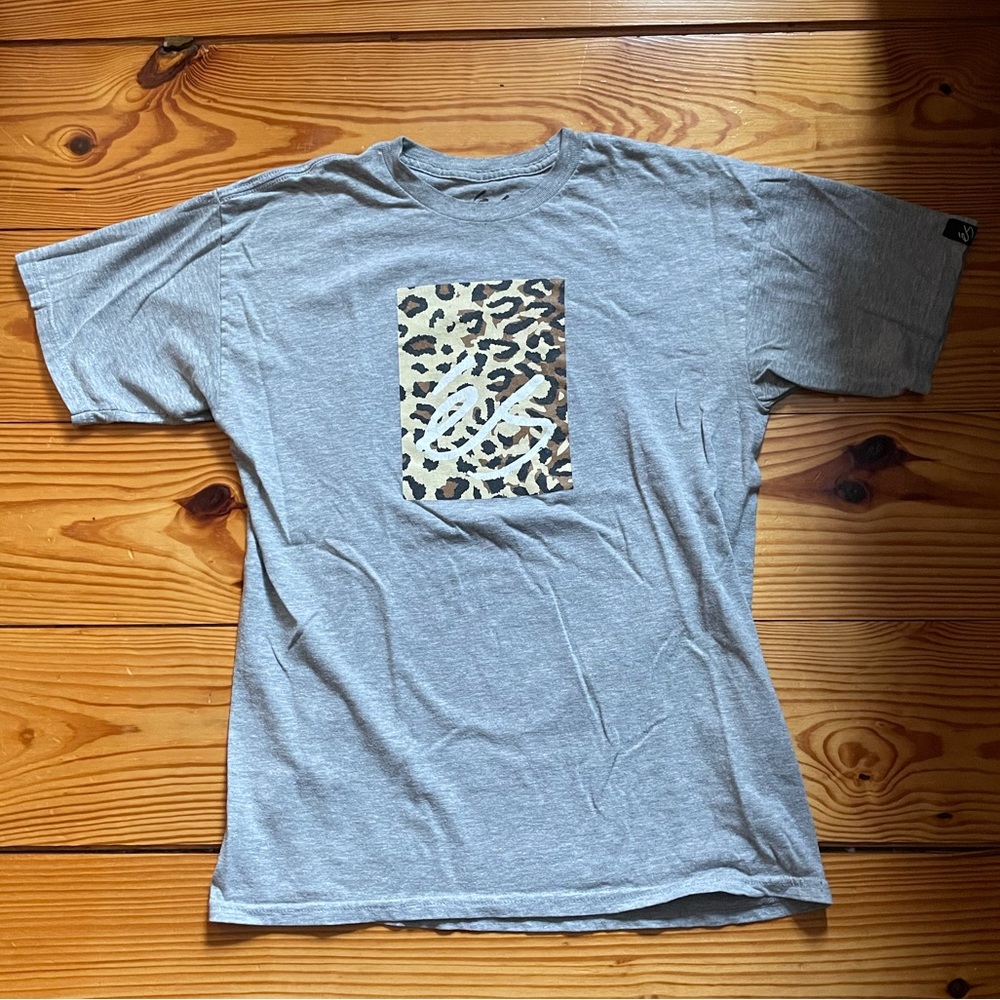 eS T-Shirt